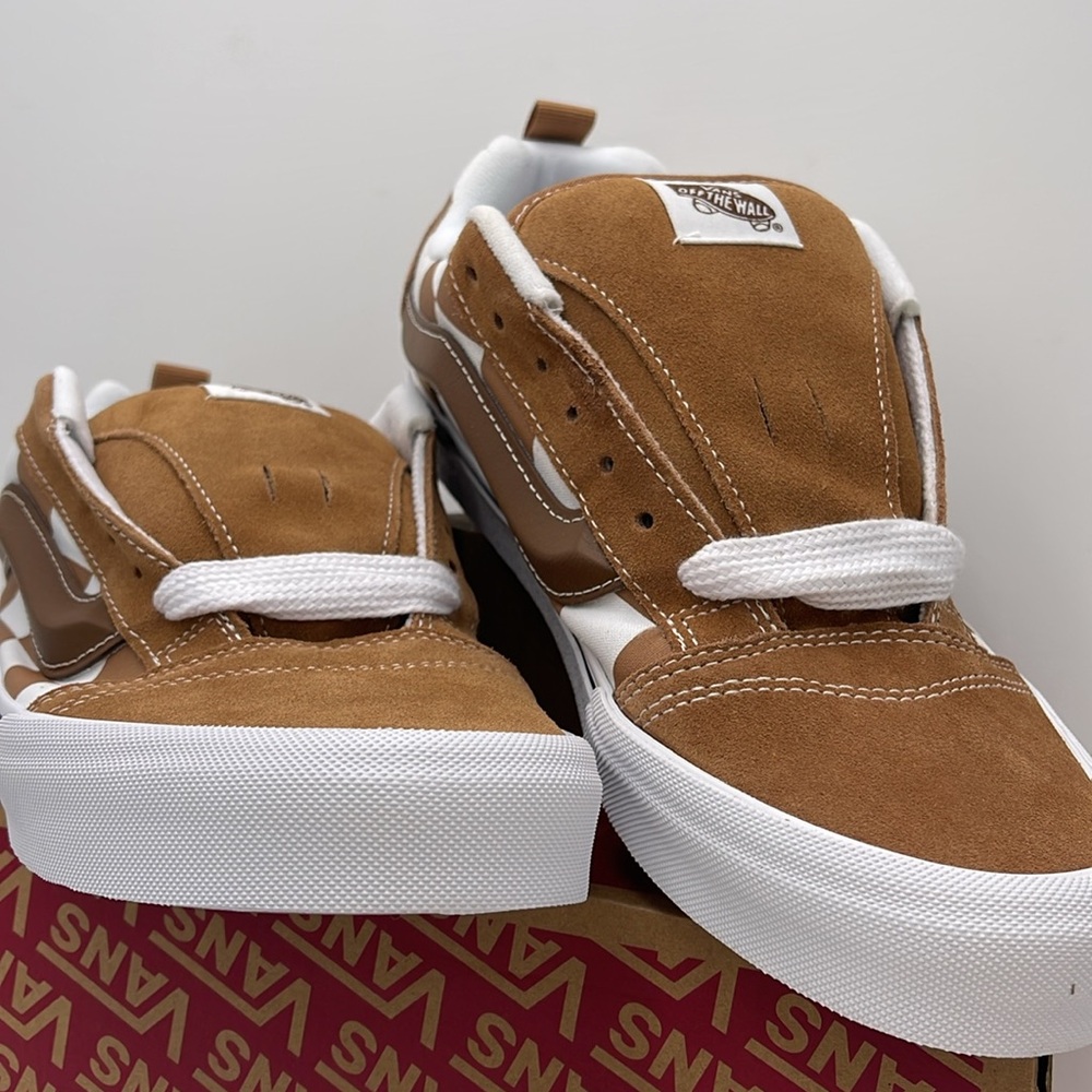 Vans Men’s Knu Skool
Mega Check Brown
VN000CRPBRO Brown and White Checkered Shoe - Picture 6 of 16